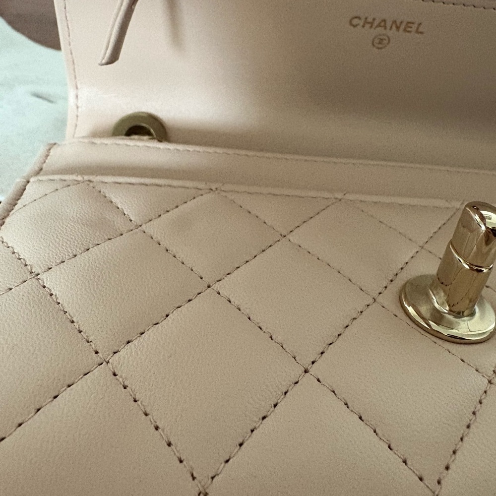 CHANEL Trendy CC Wallet On Chain WOC color: Light Beige - Picture 10 of 13